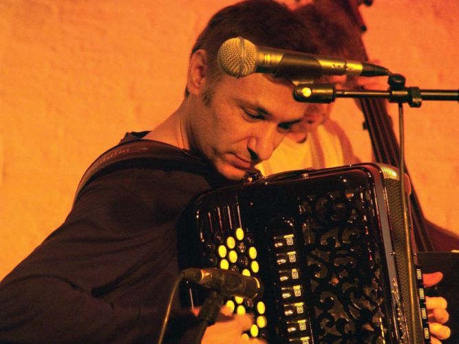 Paris Accordionist Scarlett Entertainment