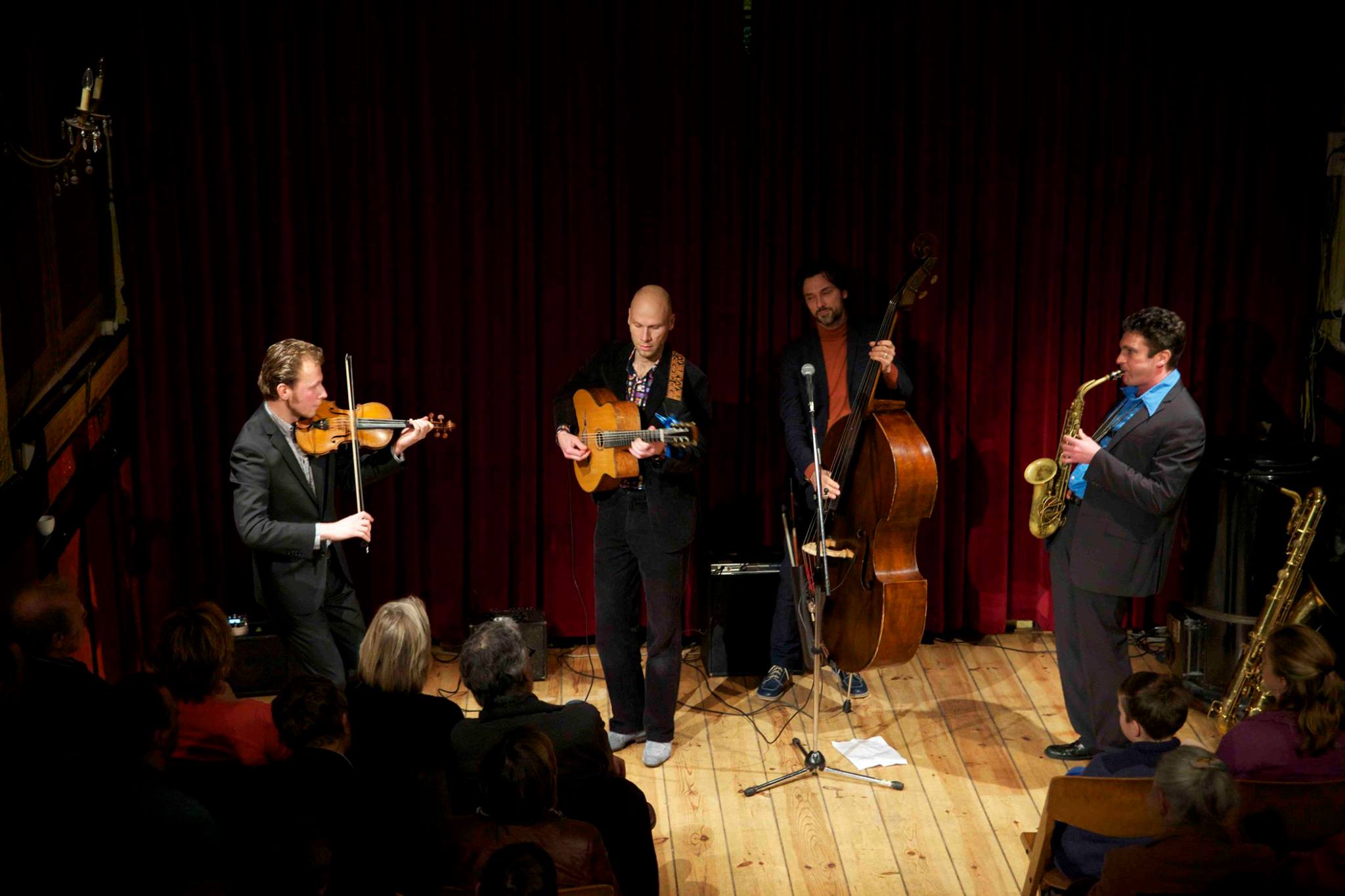 Hire Swinging Jazz Band Gypsy Jazz Musicians Book Jazz Musicians