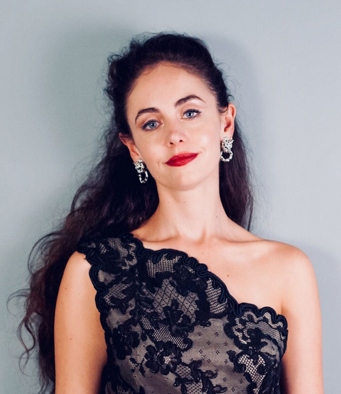 Book ClassicalMezzo Soprano Female Opera Singer Scarlett