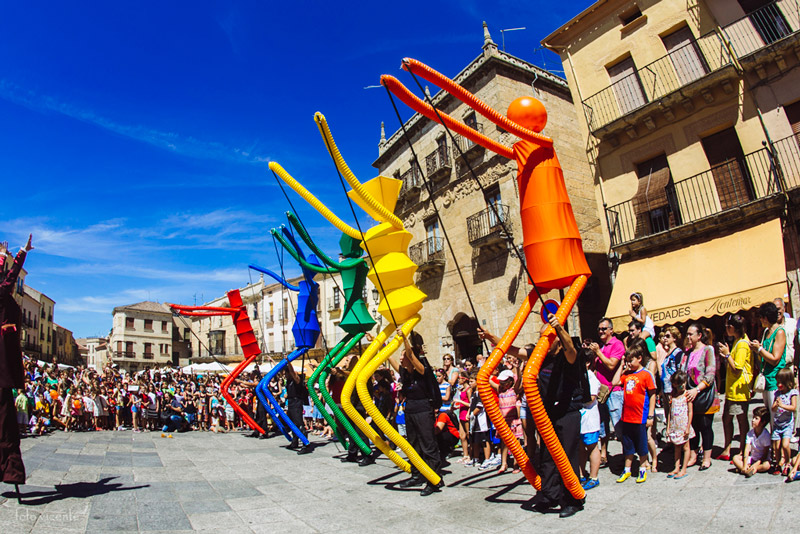 Puppet Walkabout Act Street Performers Scarlett Entertainment Spain