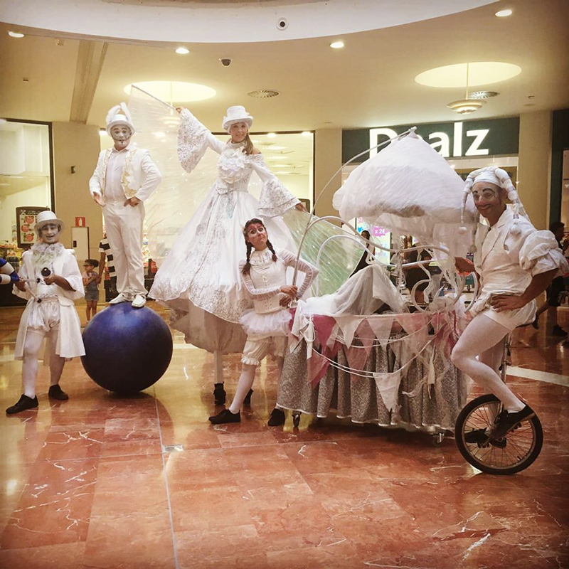 Hire White Circus Parade Family Entertainment in Madrid Scarlett