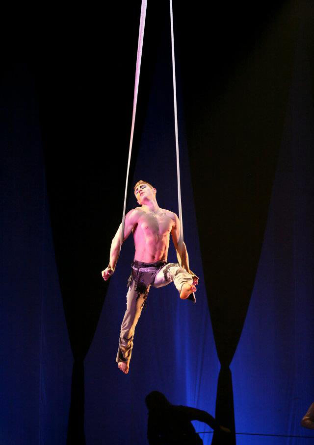Aerial Straps Show Acrobatic Aerialist Act Circus Show Hamburg