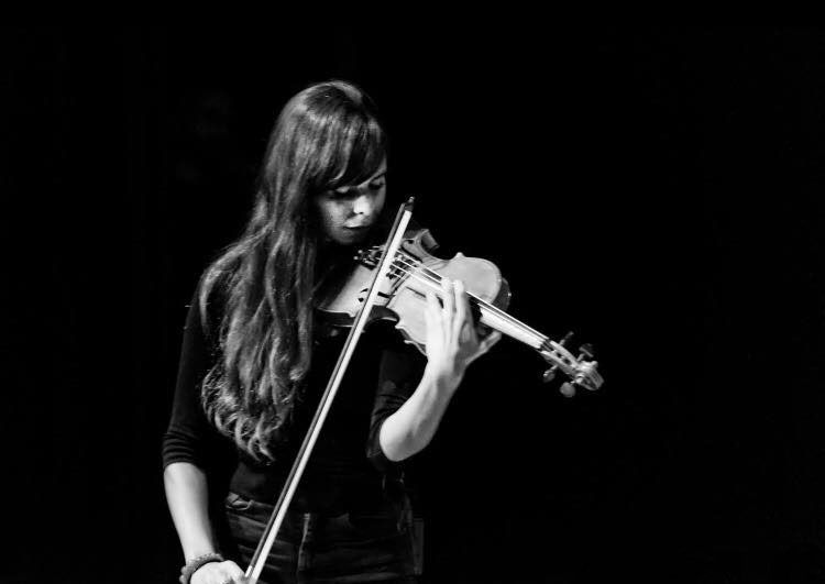 Hire Classical & Electric Violin Female Violin Player Rome Italy