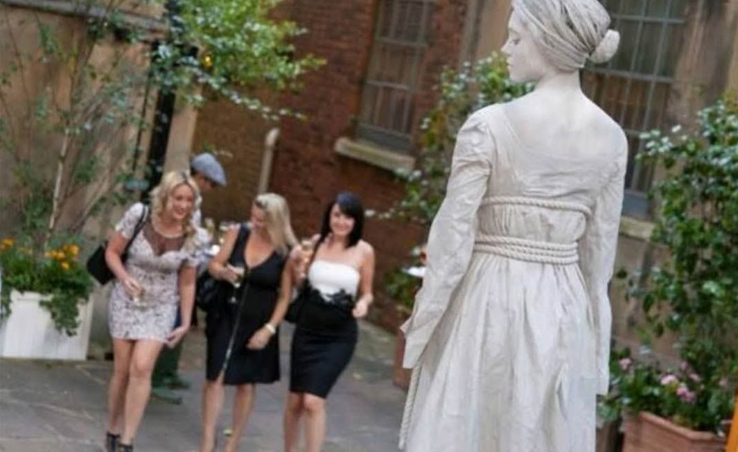 Book Living Statues Scarlett Entertainment