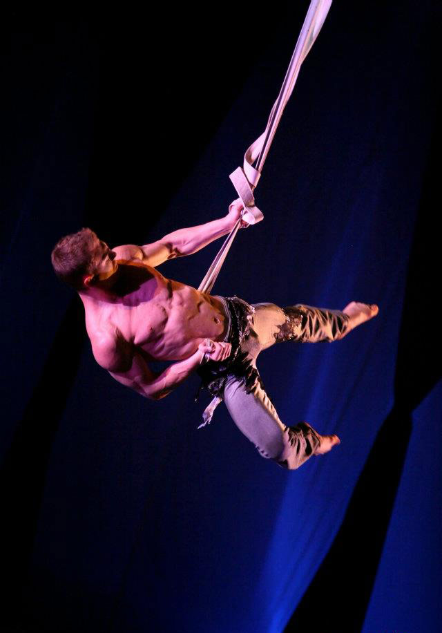 Aerial Straps Show Acrobatic Aerialist Act Circus Show Hamburg