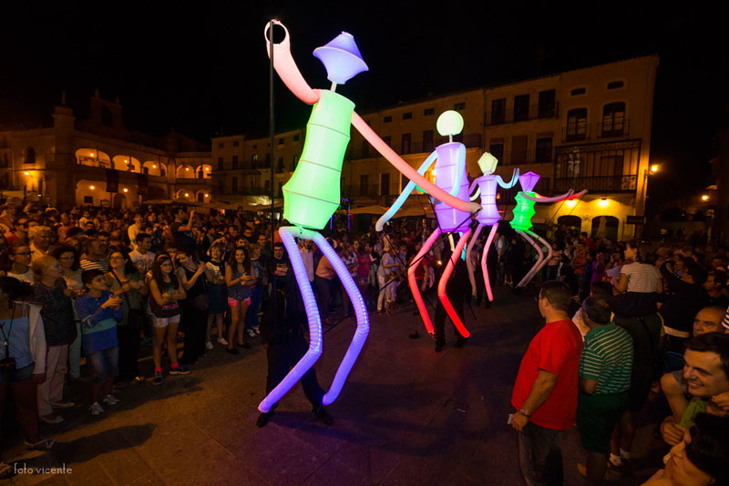 Puppet Walkabout Act Street Performers Scarlett Entertainment Spain