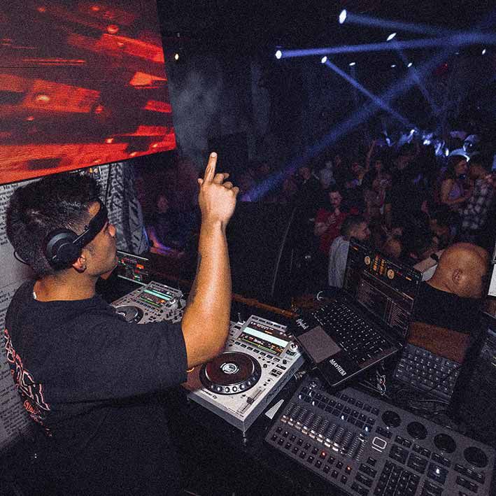 Hire DJ Chicago Scarlett Entertainment