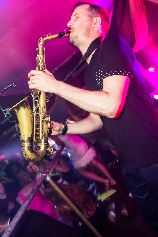Hire Saxophone Player Freestyle Saxophonist Live