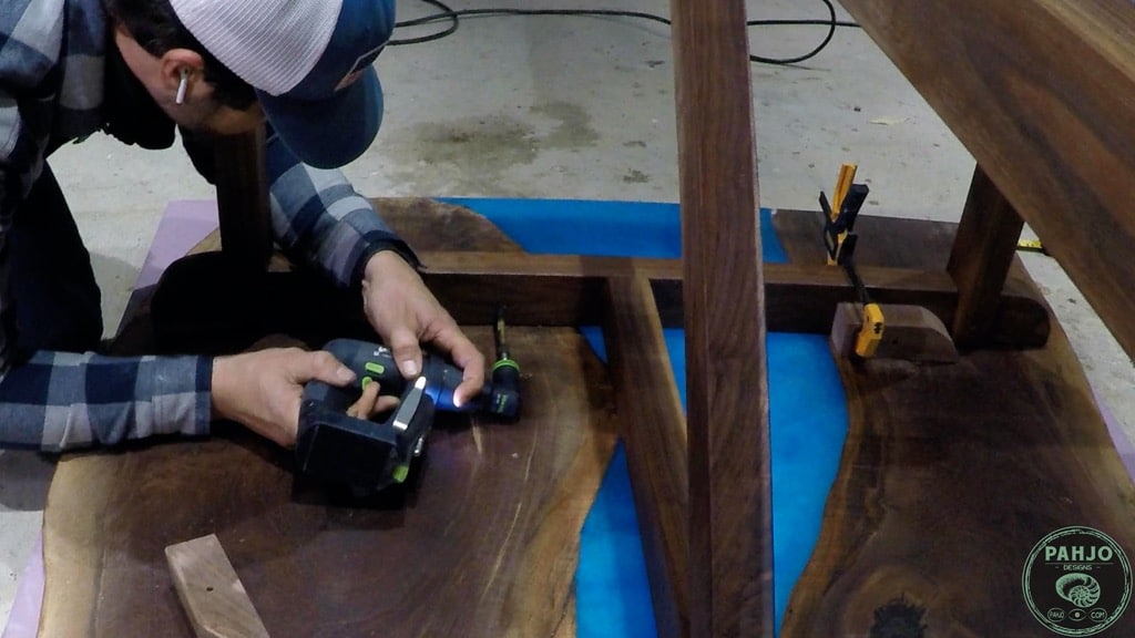 How to Attach Table Top to Base (Video Guide) Pahjo Designs