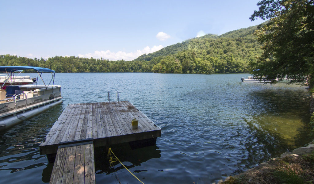 Rates, Photos, Details Dock Holiday House a Lake Santeetlah Vacation Rental