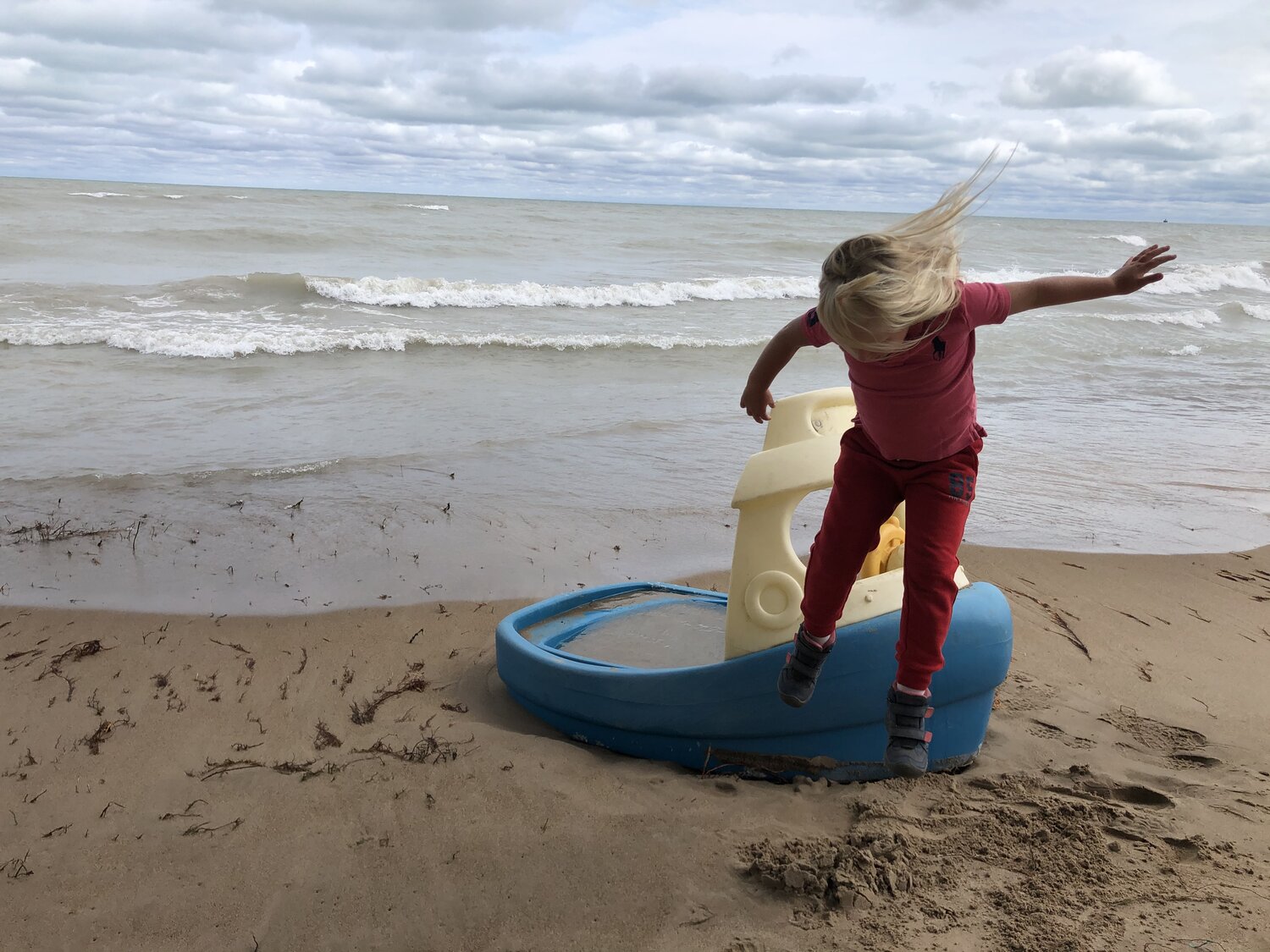 SECRETS FOR ENJOYING A FUN AND RELAXING FAMILY VACATION Dr. Bethany Cook