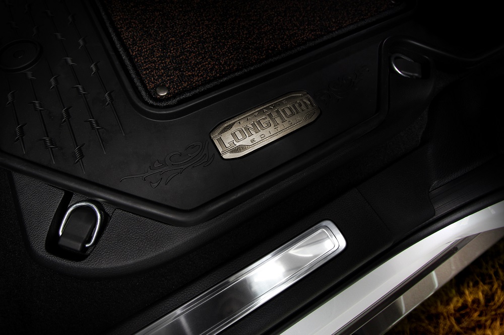 2019 Ram 1500 Laramie Longhorn Hybrid Floor Mat Detail