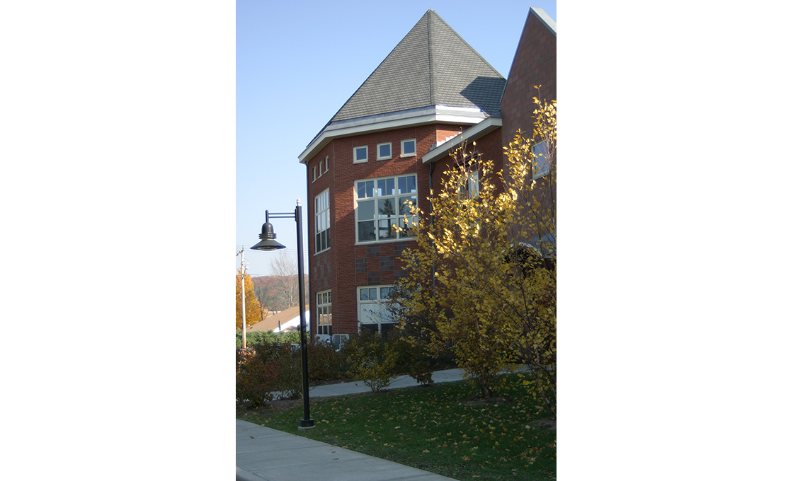 WILLIAMSTOWN ELEMENTARY SCHOOL — Dodson & Flinker