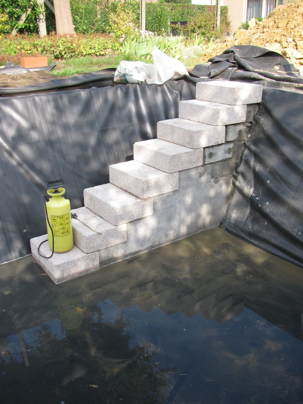 Metselen van de trap en boordstenen DoeHetBeterZelf