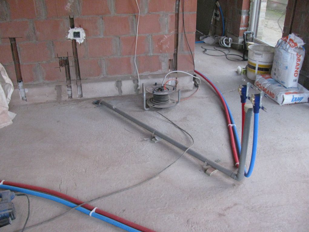 Web lavabo's hebben meestal een afvoer van 32 mm en met een buis in de muur van 40 heb je al een rubber overgang nodig van 40 naar 32. Web ik weet niet waar ik mijn ontluchting voor mijn afvoer moet plaatsen. Sanitair leggen DoeHetBeterZelf