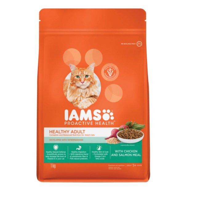 IAMS Adult Chicken & Salmon Cat Food Dog Blast