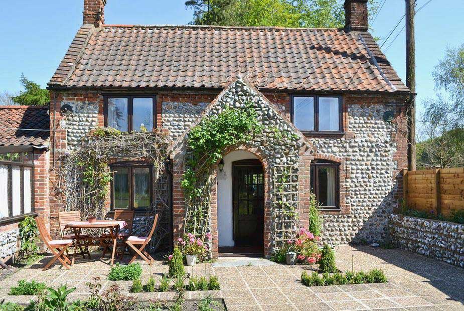 18 Dog Friendly Holiday Cottages in Norfolk to Rent