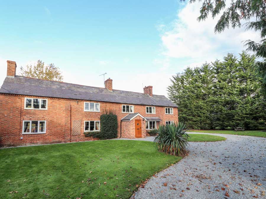 Dog Friendly Cottages in the North West [ +6 Hot Tub Holidays]