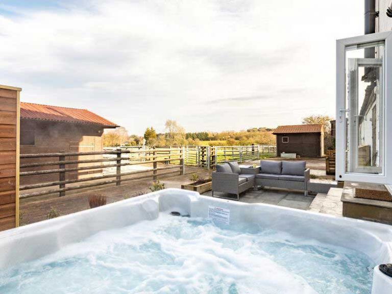 Dog Friendly Cottages in Leicestershire [ + 4 Hot Tub Holidays]