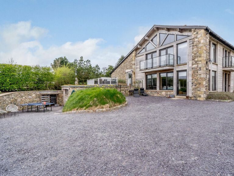 Dog Friendly Cottages in the North West [ +6 Hot Tub Holidays]