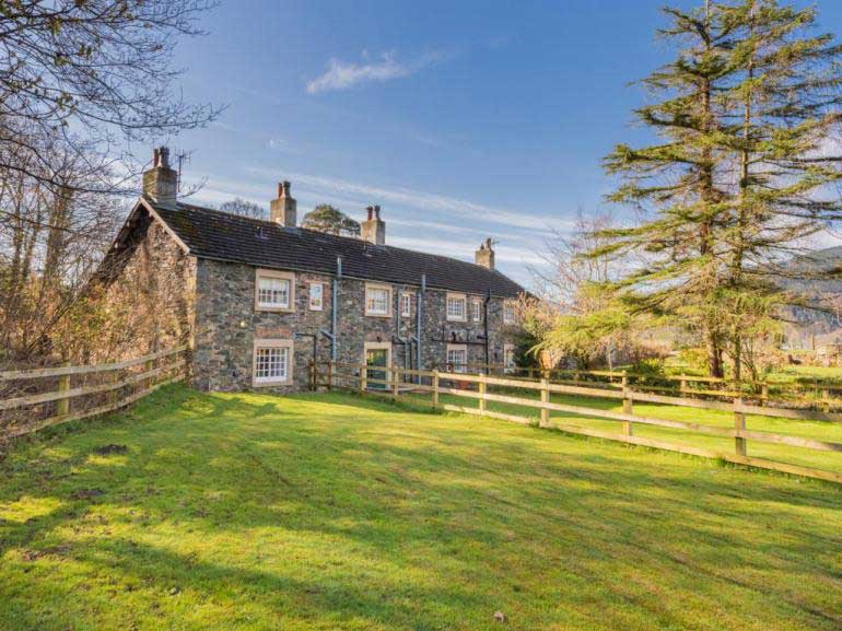 23 Luxury Dog Friendly Cottages in Lake District
