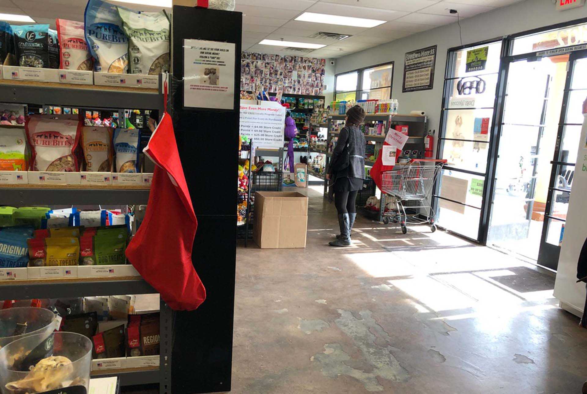 The Benefits of Shopping at an Independent Pet Store