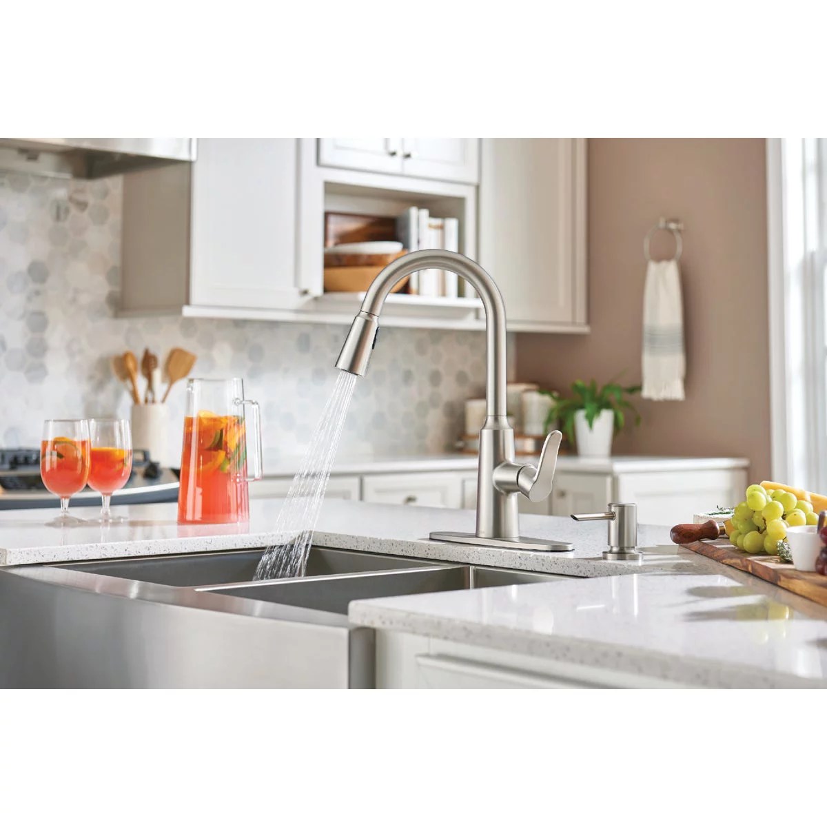 Moen Edwyn 1Handle PullDown Kitchen Faucet with Soap Dispenser, Spot