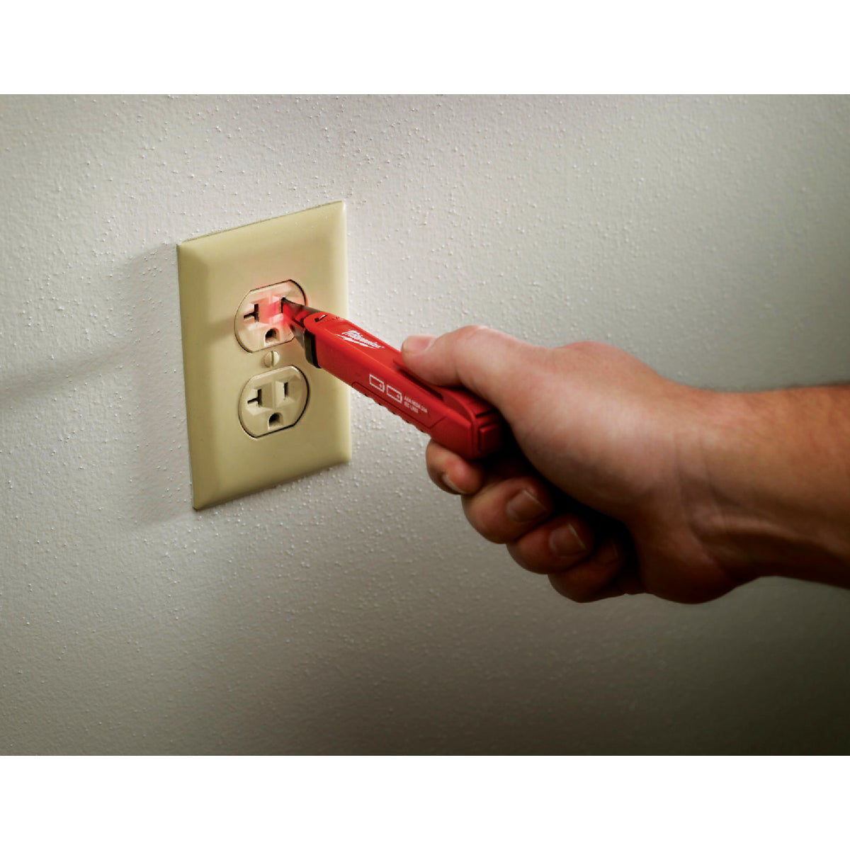 Milwaukee Voltage Detector with LED | Do it Best