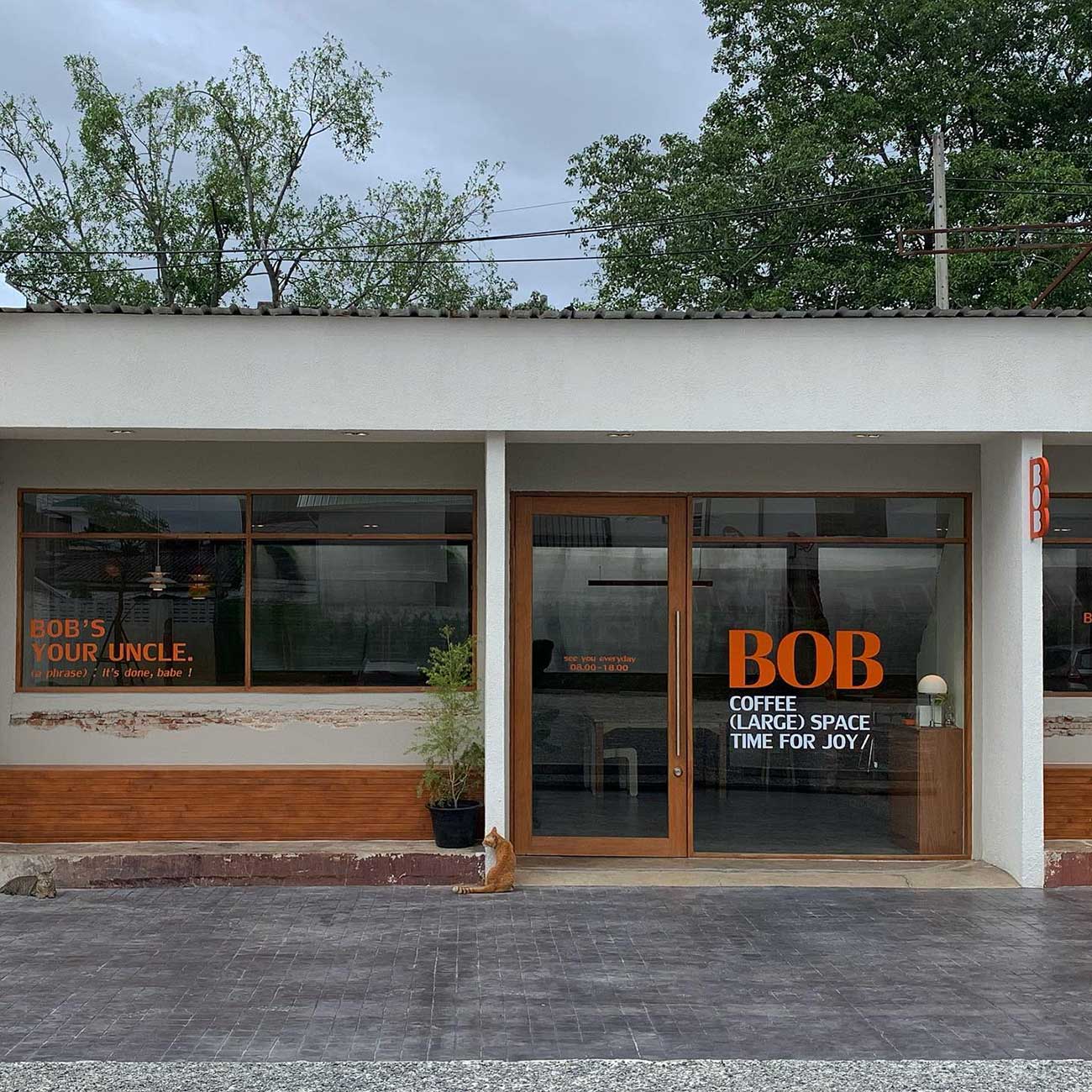 BOB Coffee คาเฟ่สีส้มจี๊ดย่านสันติธรรม เชียงใหม่ กาแฟดอยไทย