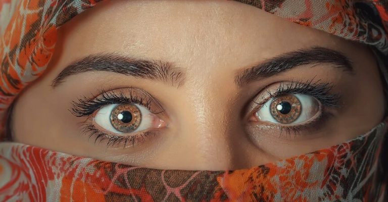 5 Cara Alami Mencegah Alis Rontok DokterSehat