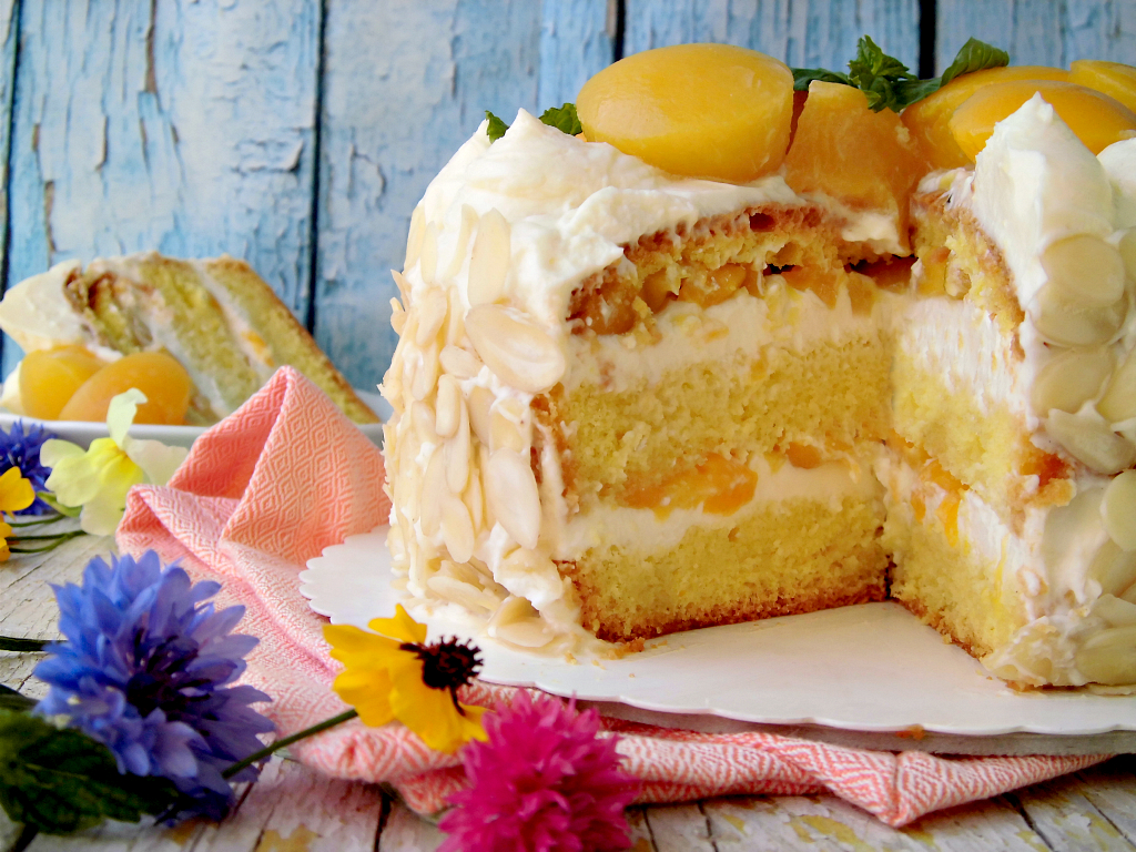 Dolce Con Mascarpone E Pesche Sciroppate