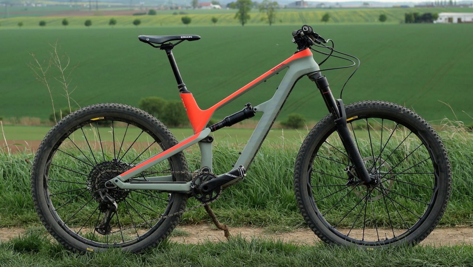 Test Canyon Spectral CF 9.0 Pro je neuvěřitelně univerzální