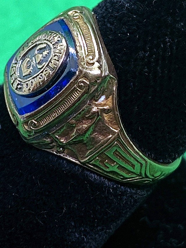 7 Places to Sell Class Ring For Cash