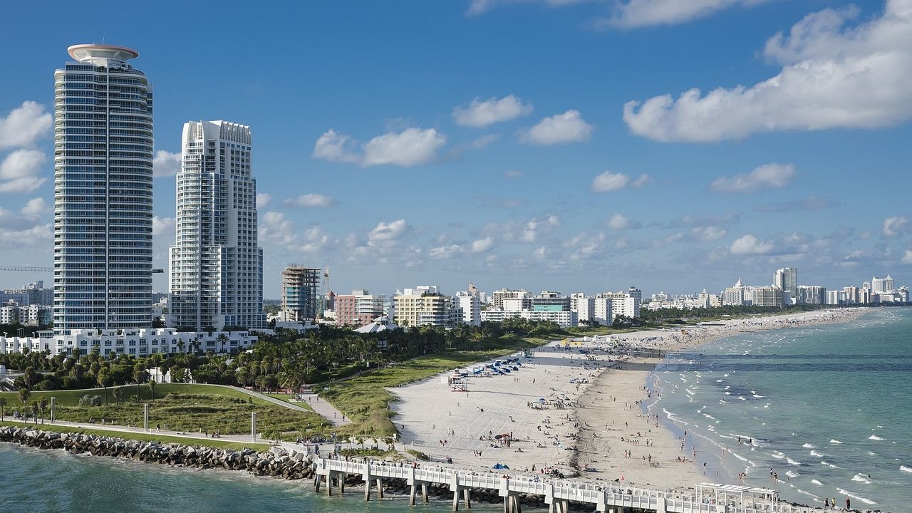 10 Pros And Cons Of Living In Miami, FL Dollarsanity