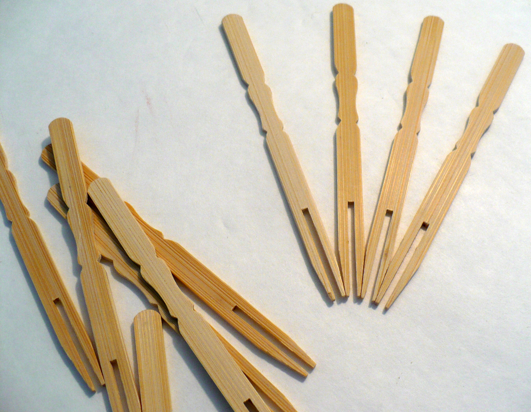 Make a Flower Decoration from Bamboo Forks » Dollar Store Crafts