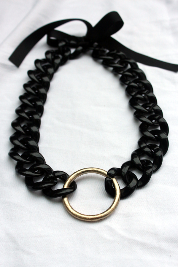 Tutorial Chunky Black and Gold Chain Necklace » Dollar Store Crafts