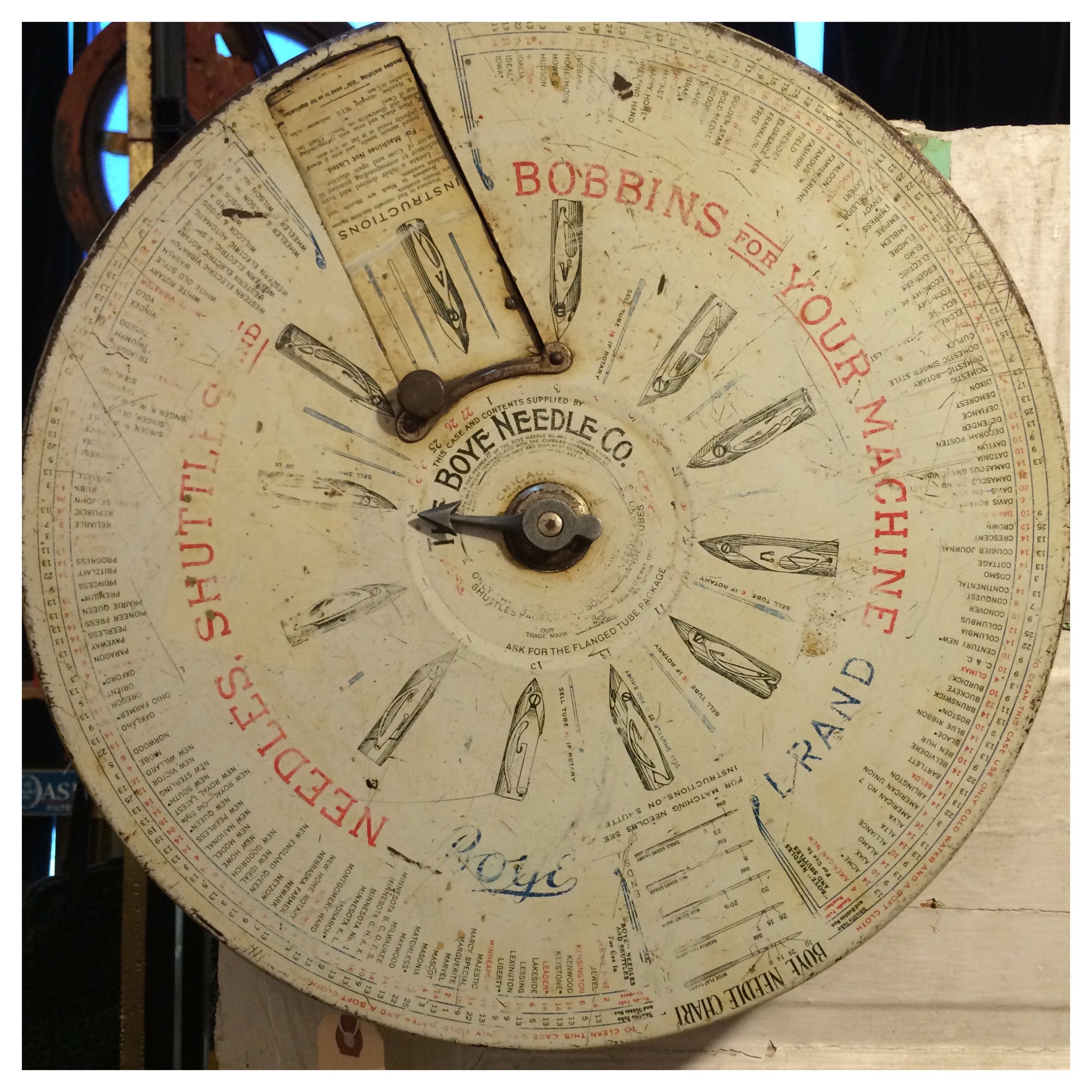 Needle Display DOLLY PYTHON