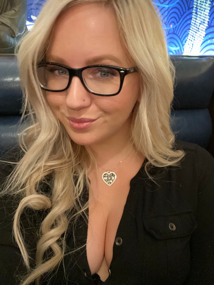 Mistress Courtney Domme Addiction Daily Fix Wednesday