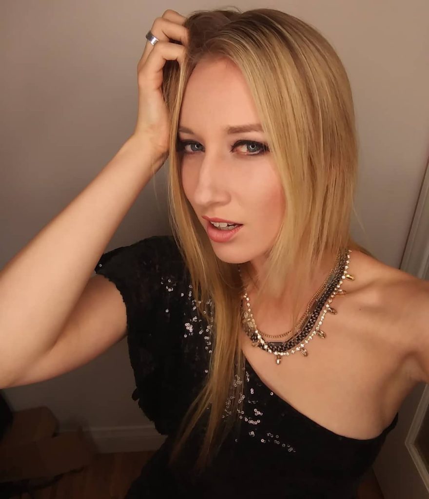 Goddess Riley Reyes Domme Addiction Daily Fix: Tuesday May 18th 2021