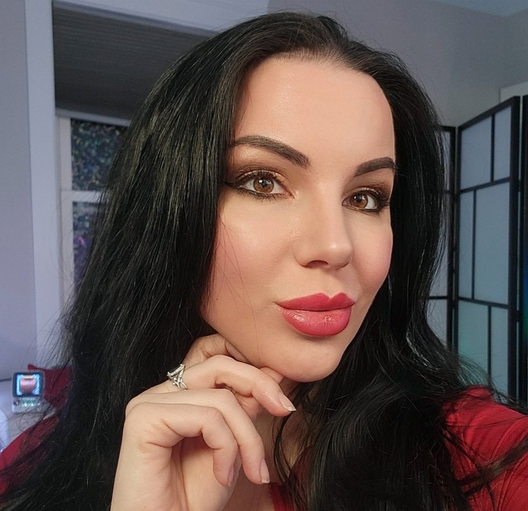 Goddess Alexandra Snow Domme Addiction Daily Fix: Friday August 12th