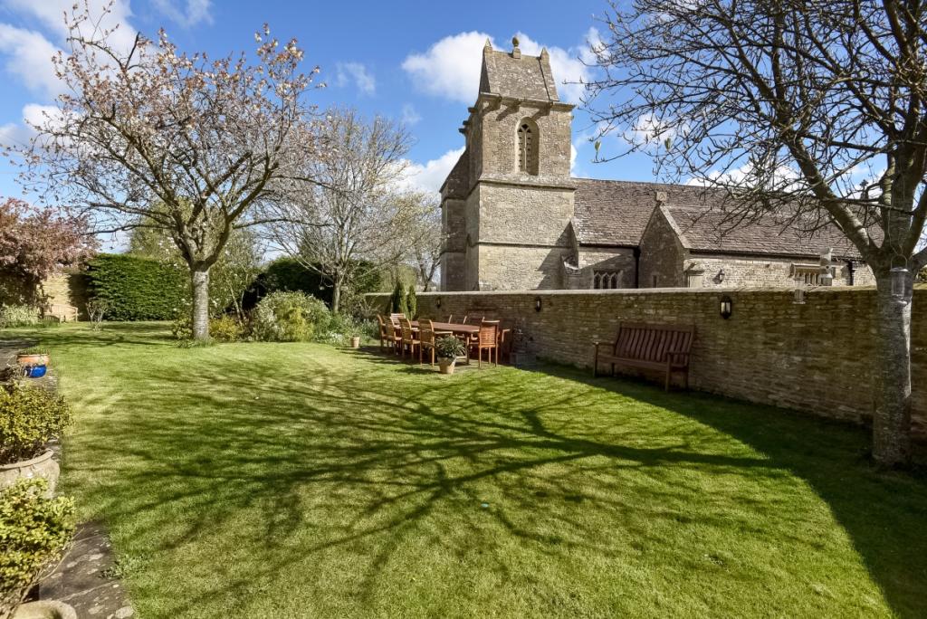 A lovely period cottage for rent in the town of BradfordonAvon, in