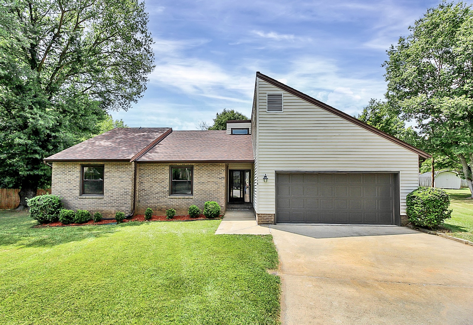 Just Listed! Check out this Don Anthony Realty 3 bed, 2 bath house for