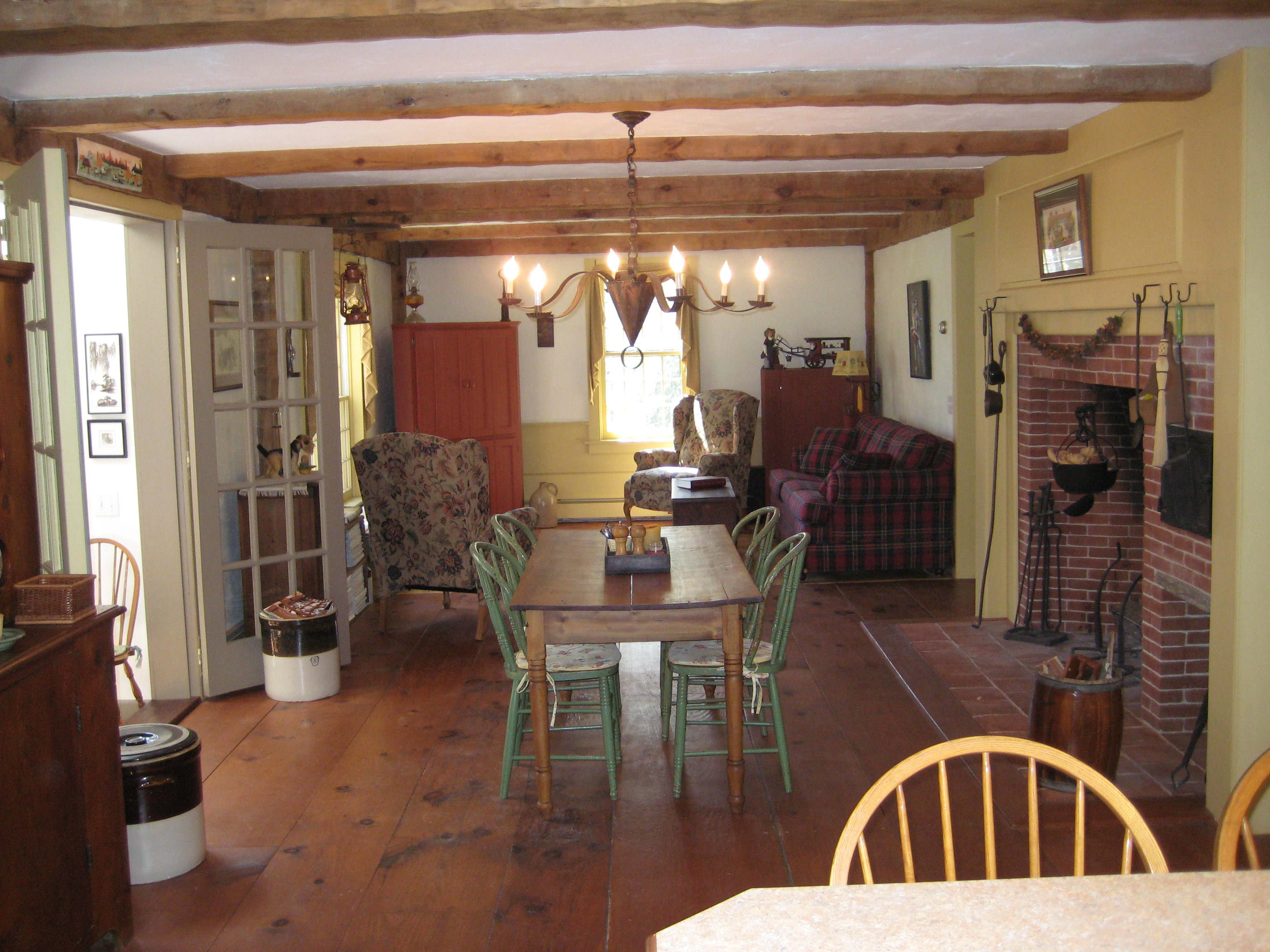 123 Town Farm Rd, Chester NH Antique Bow Cape Reproduction Don