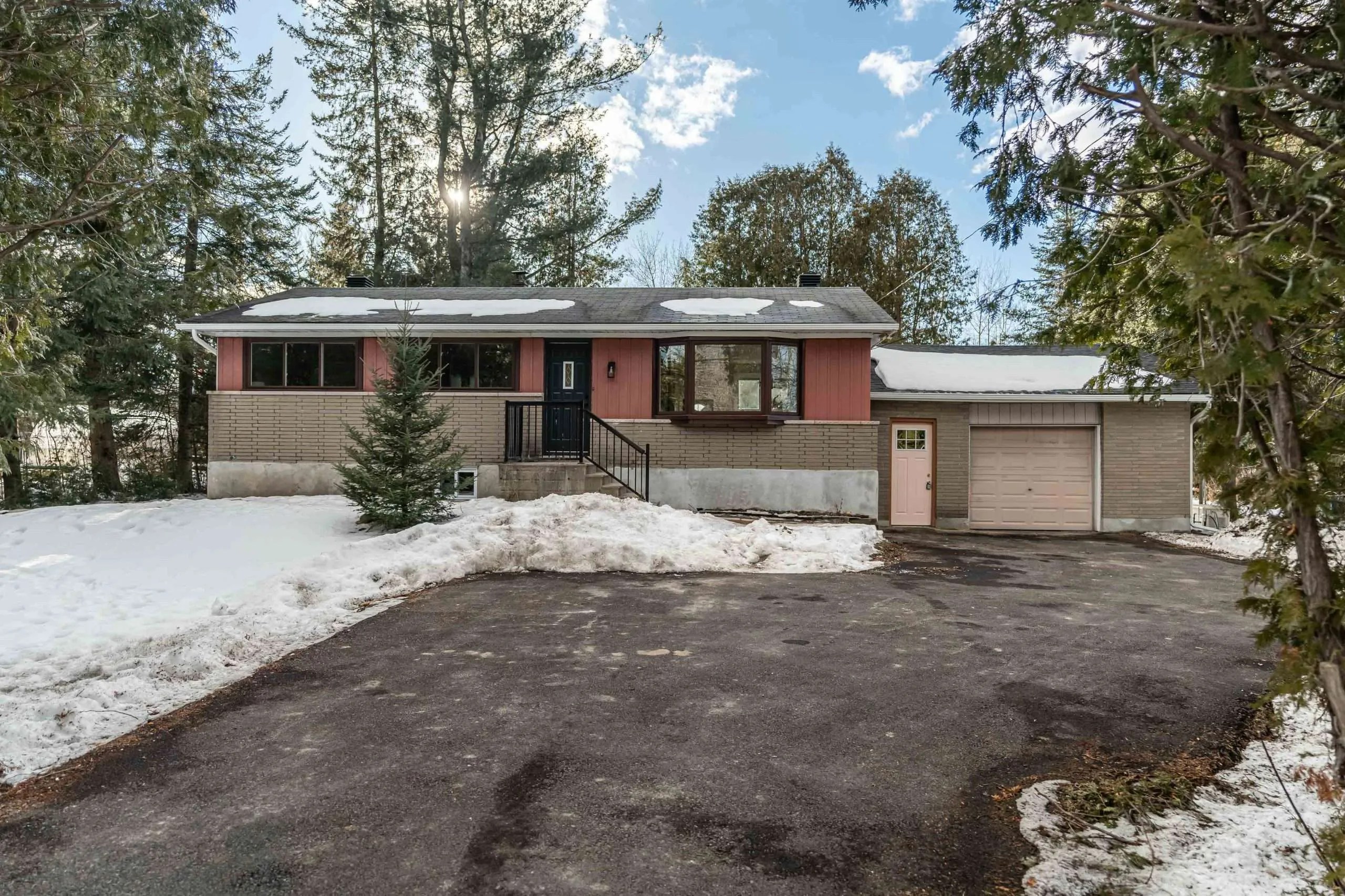 4572 Anderson Road Engel & Volkers Donnelly Team