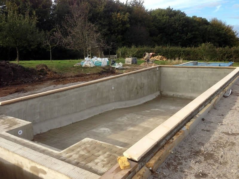 35+ Luxury Swimming Pool Designs to Revitalize Your Eyes