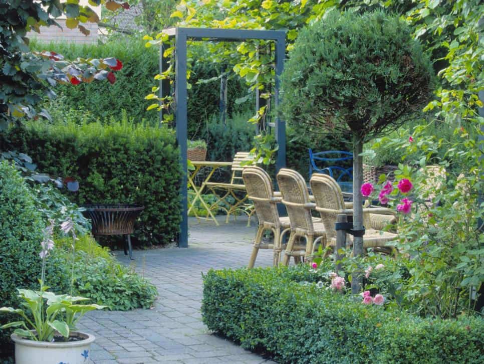 27 Awesome DIY Outdoor Privacy Screen Ideas with Picture