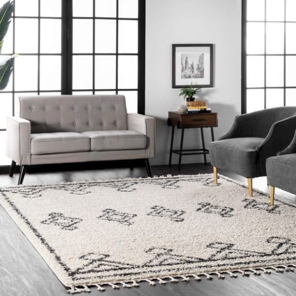 20 Beautiful Rugs That Go With Grey Couches