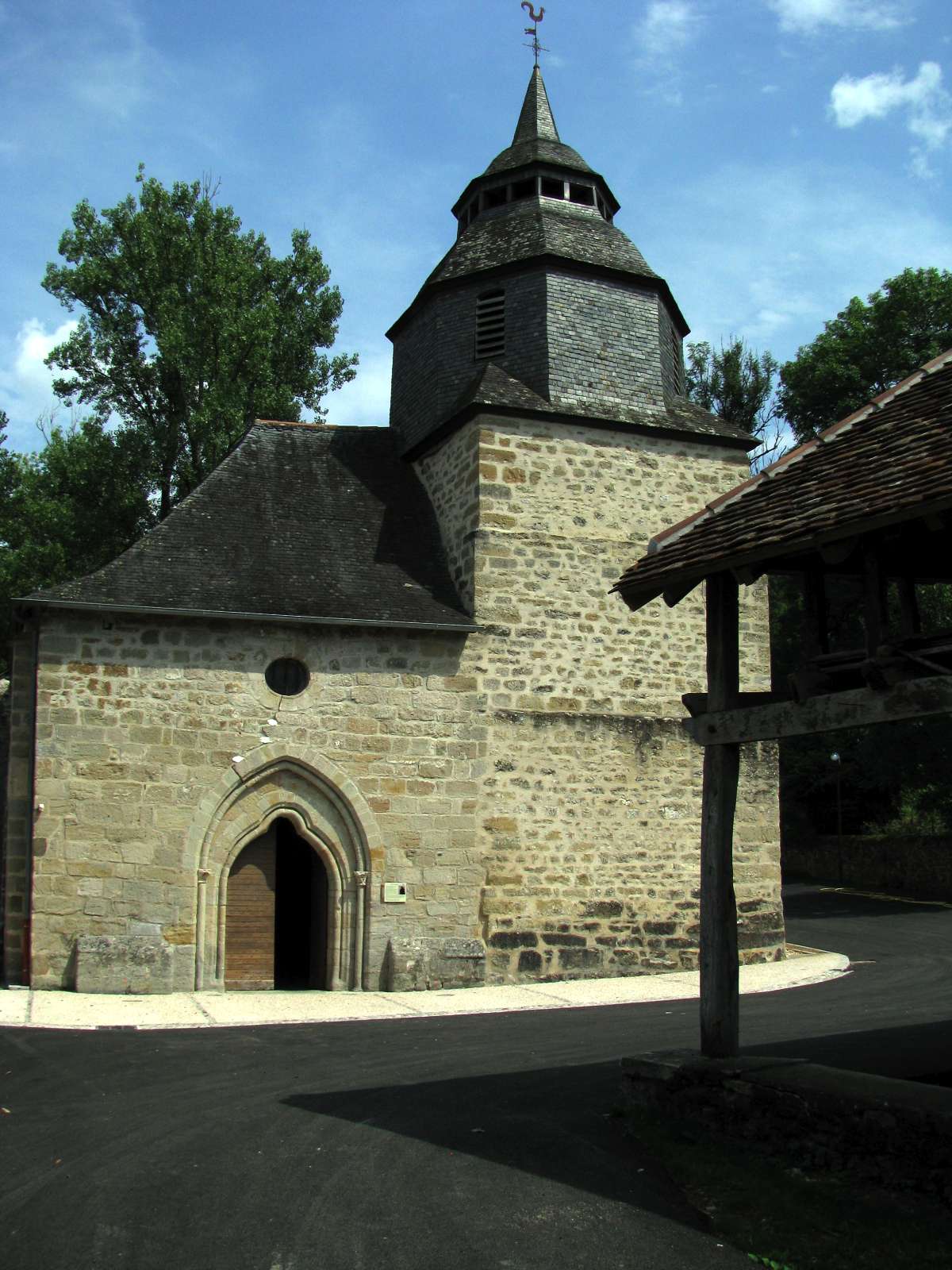 ChapelleauxSaints the Neanderthal / Neandertal skeleton