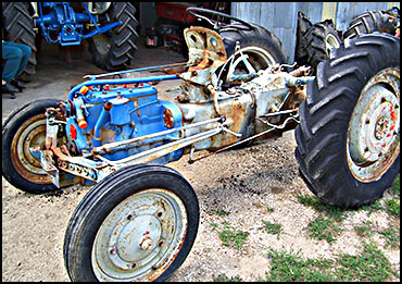 Don's Tractor Repair - Restorations - 9N Ford Tractor