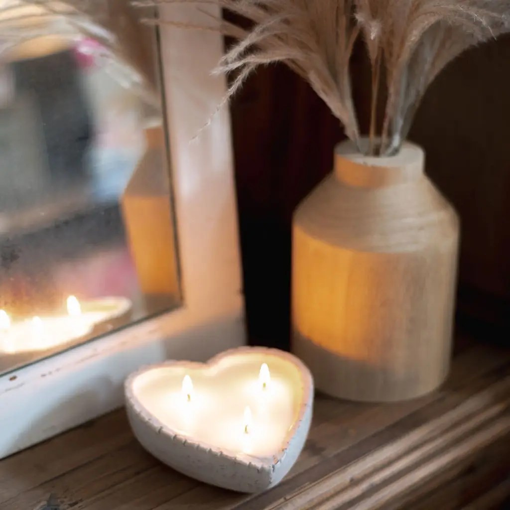 Almond Macaron love Heart Scented Candle DONUM EST